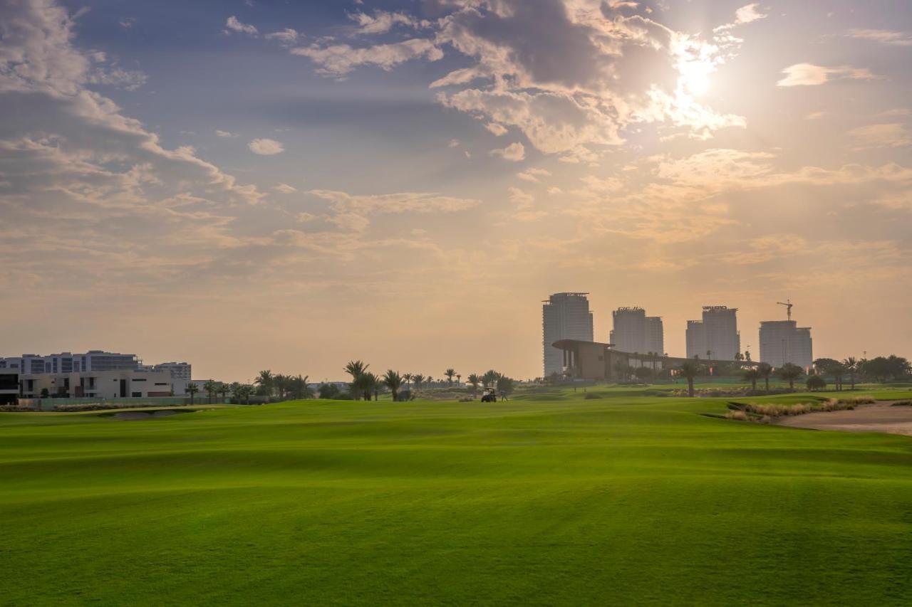 Radisson Dubai Damac Hills Hotell Exteriör bild