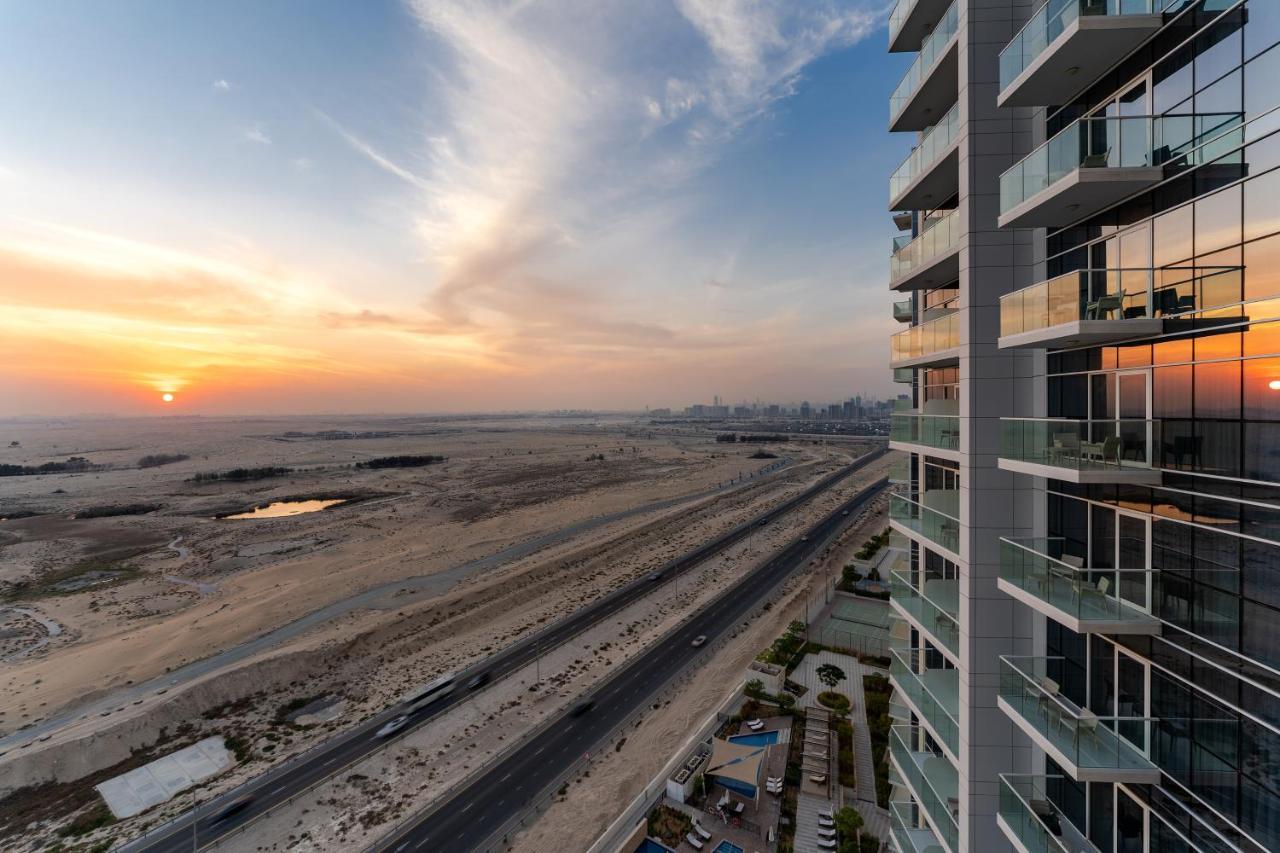 Radisson Dubai Damac Hills Hotell Exteriör bild