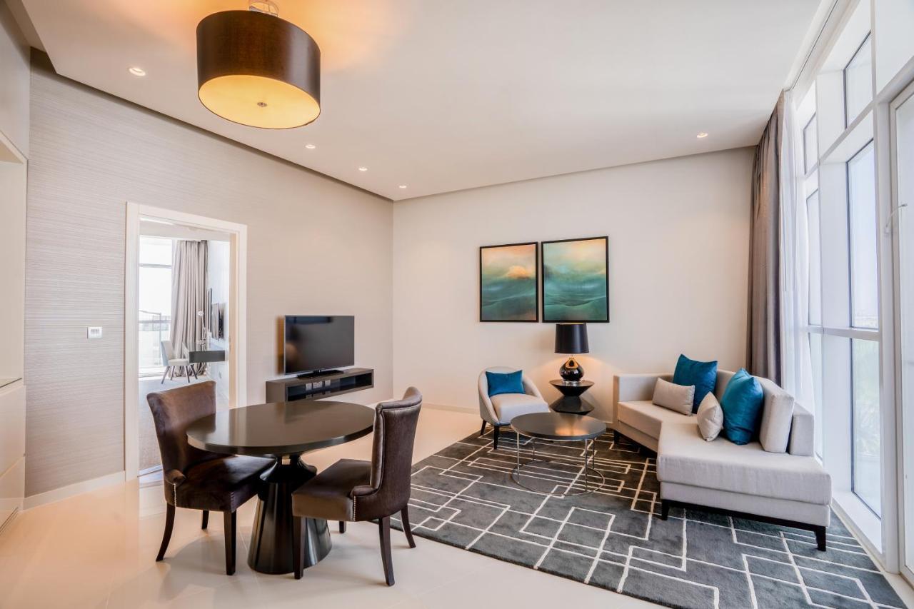 Radisson Dubai Damac Hills Hotell Exteriör bild