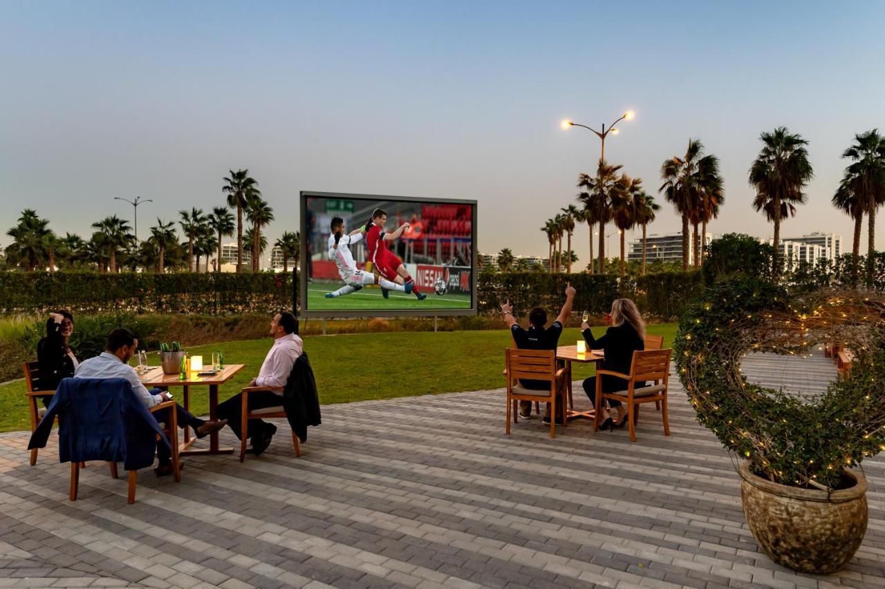 Radisson Dubai Damac Hills Hotell Exteriör bild