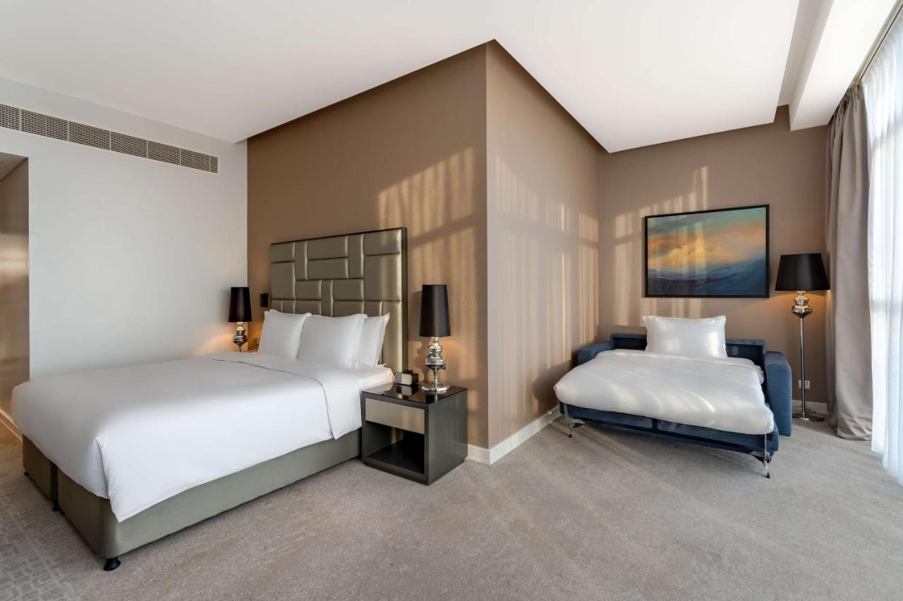 Radisson Dubai Damac Hills Hotell Exteriör bild
