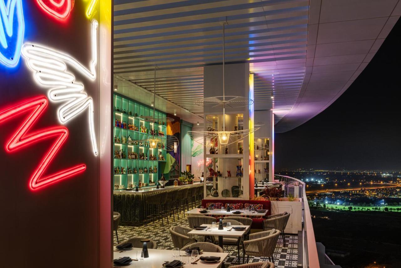 Radisson Dubai Damac Hills Hotell Exteriör bild