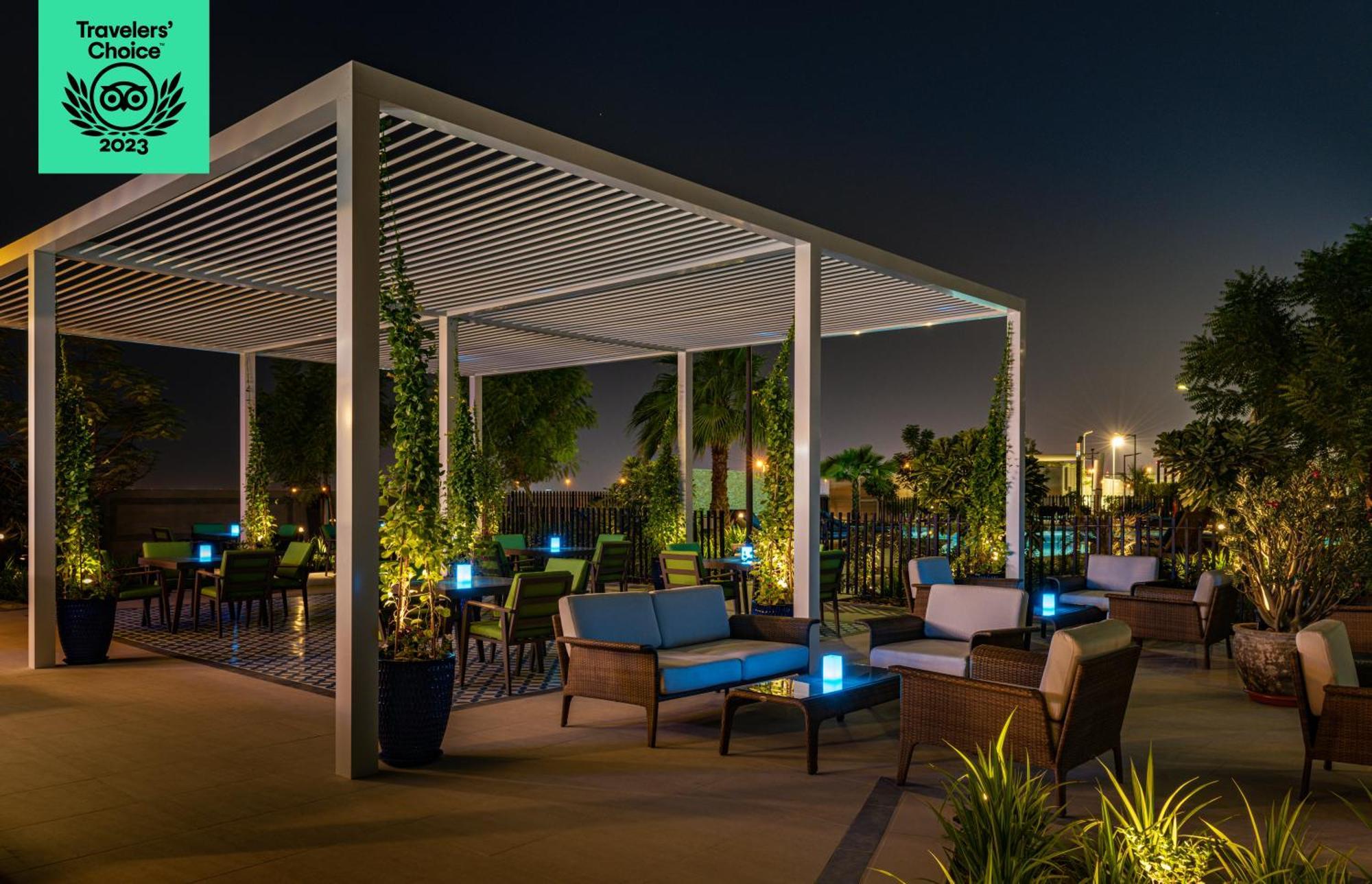 Radisson Dubai Damac Hills Hotell Exteriör bild