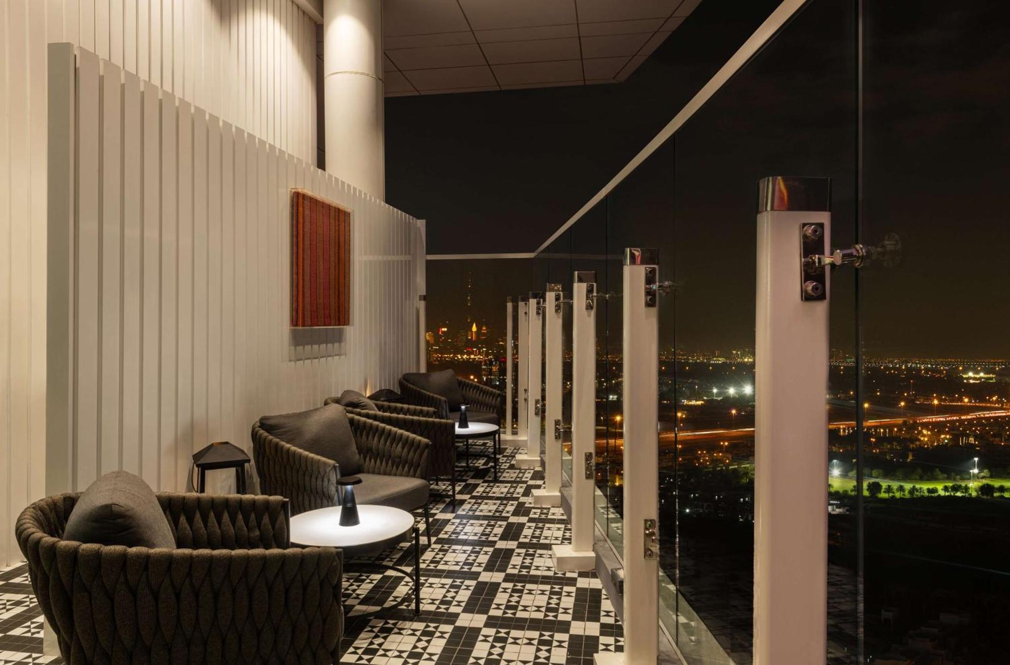 Radisson Dubai Damac Hills Hotell Exteriör bild