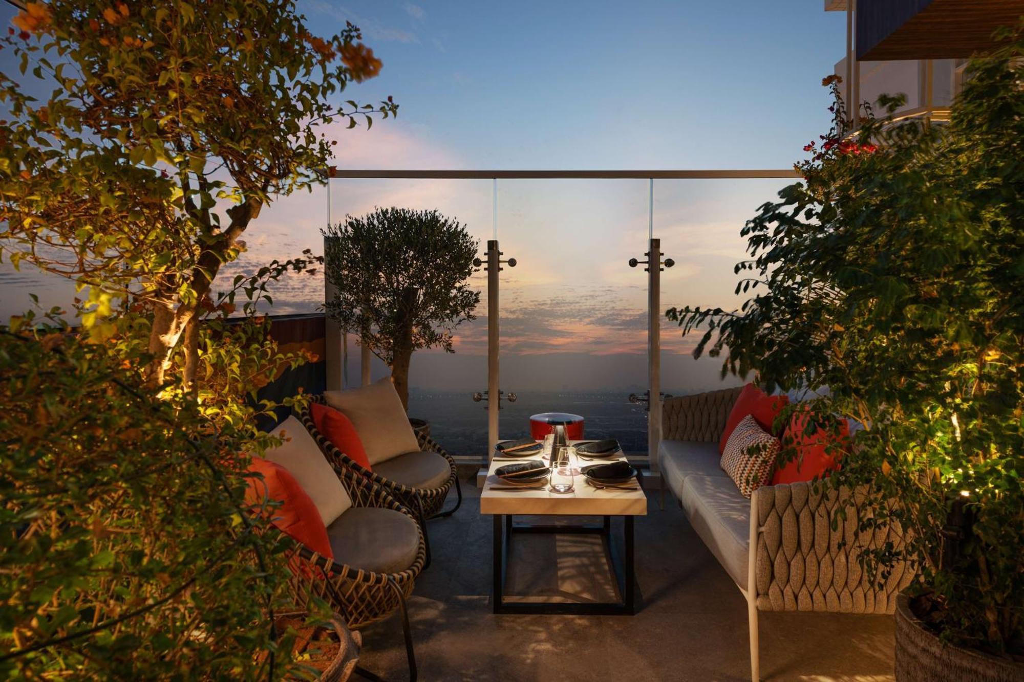 Radisson Dubai Damac Hills Hotell Exteriör bild