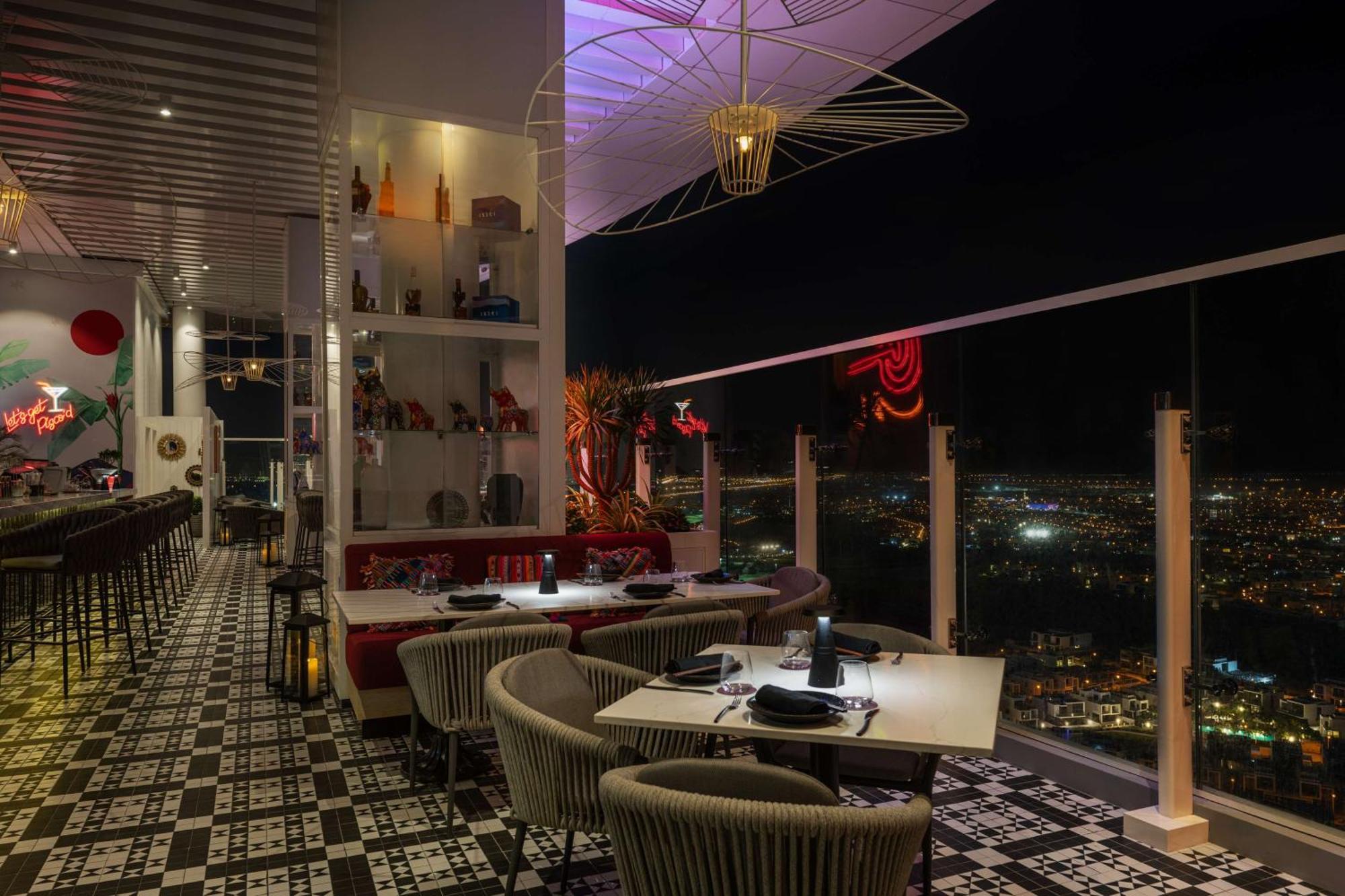 Radisson Dubai Damac Hills Hotell Exteriör bild