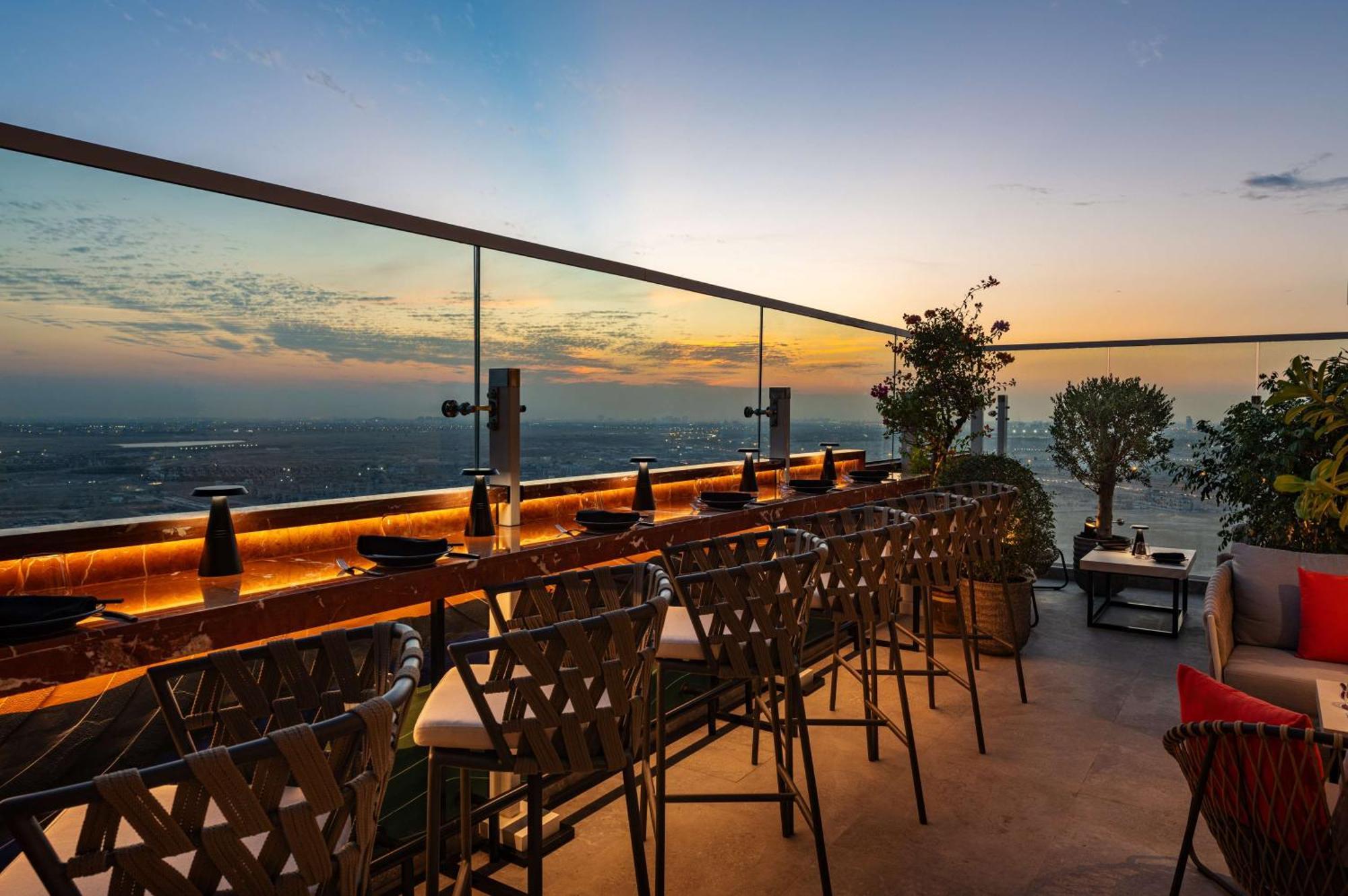 Radisson Dubai Damac Hills Hotell Exteriör bild