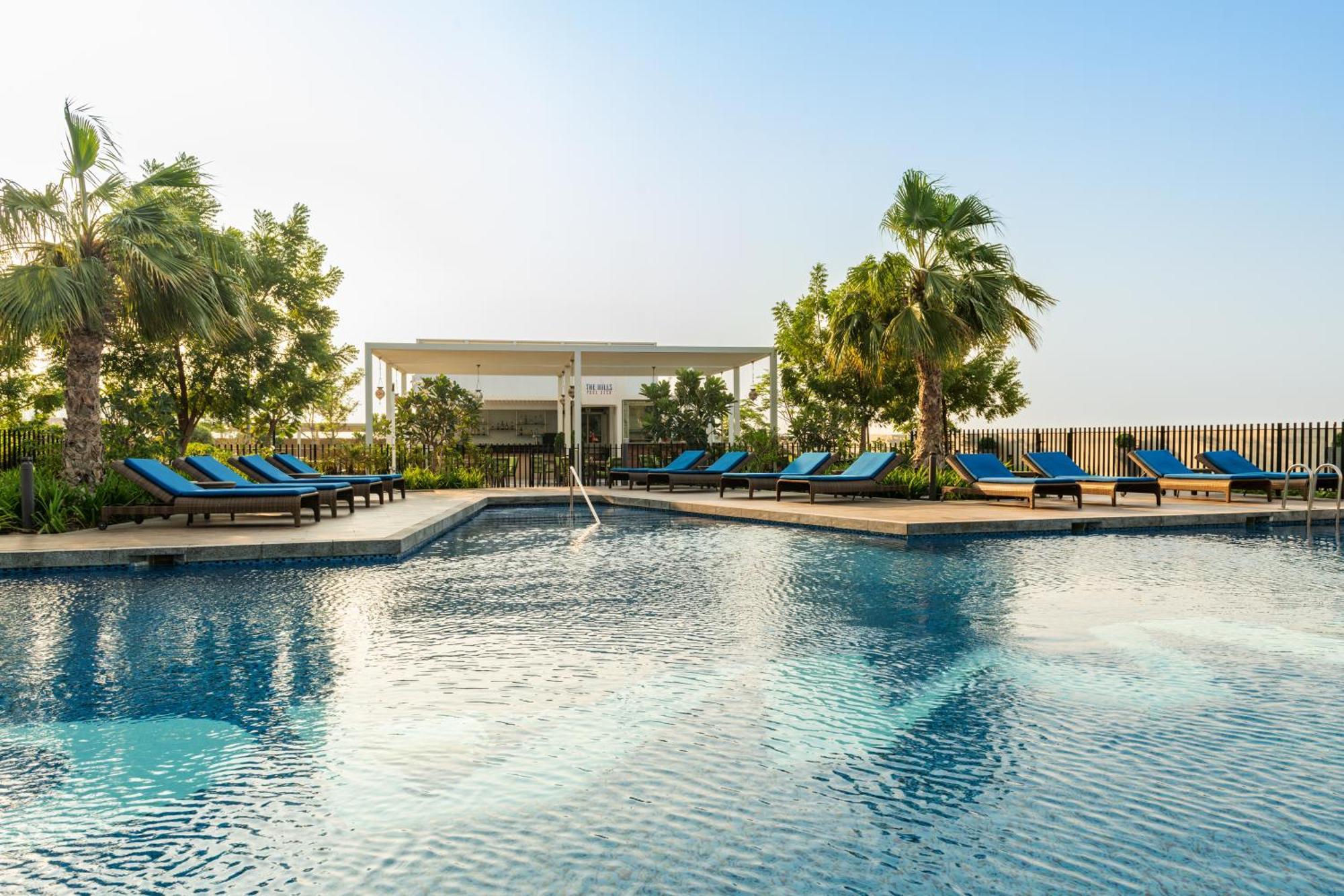 Radisson Dubai Damac Hills Hotell Exteriör bild