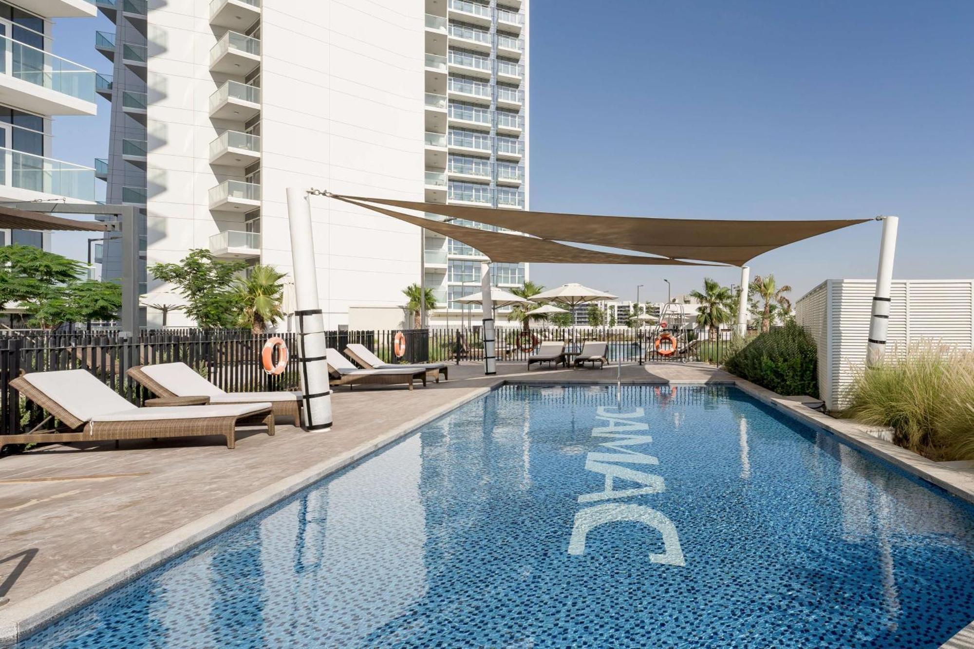Radisson Dubai Damac Hills Hotell Exteriör bild