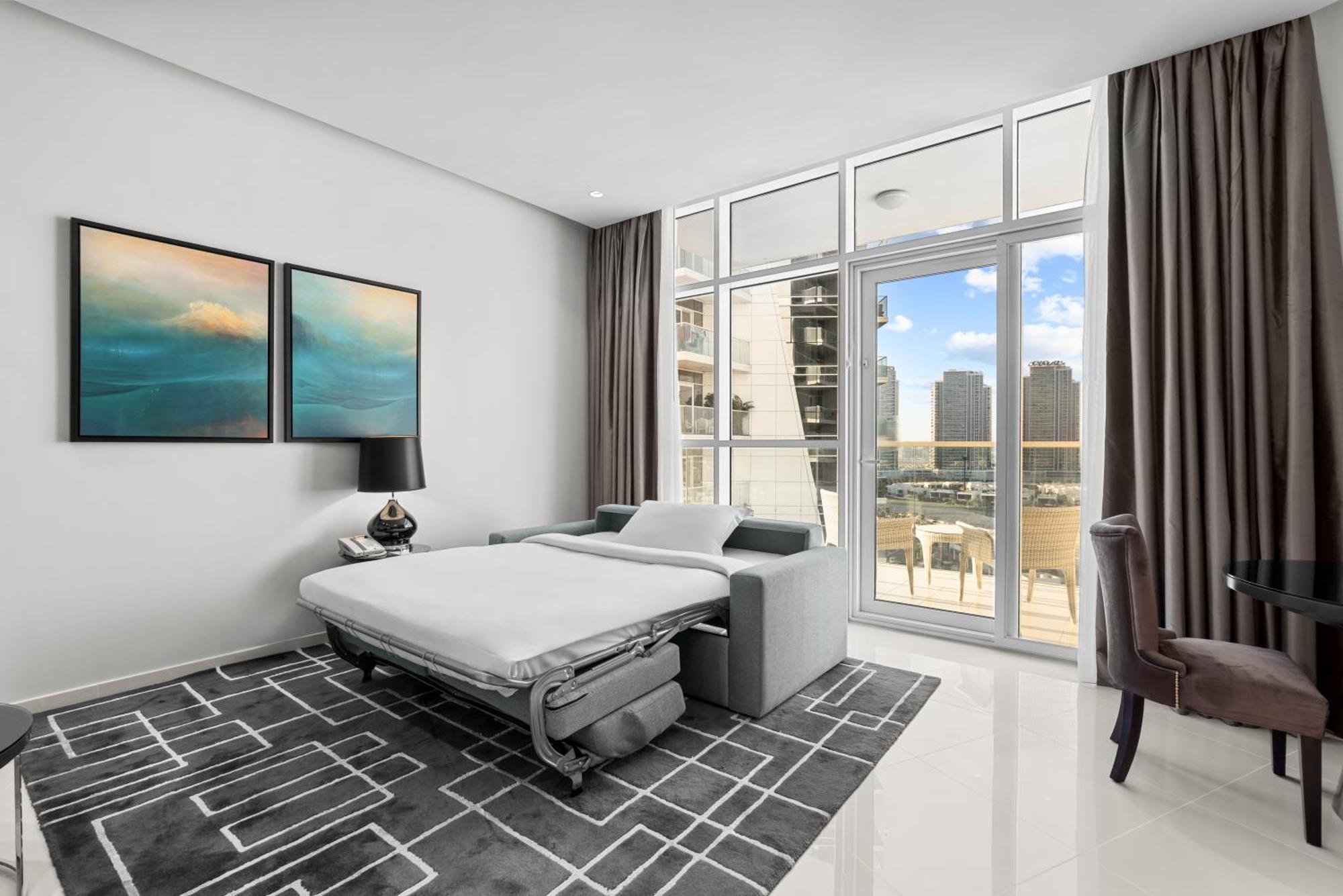 Radisson Dubai Damac Hills Hotell Exteriör bild