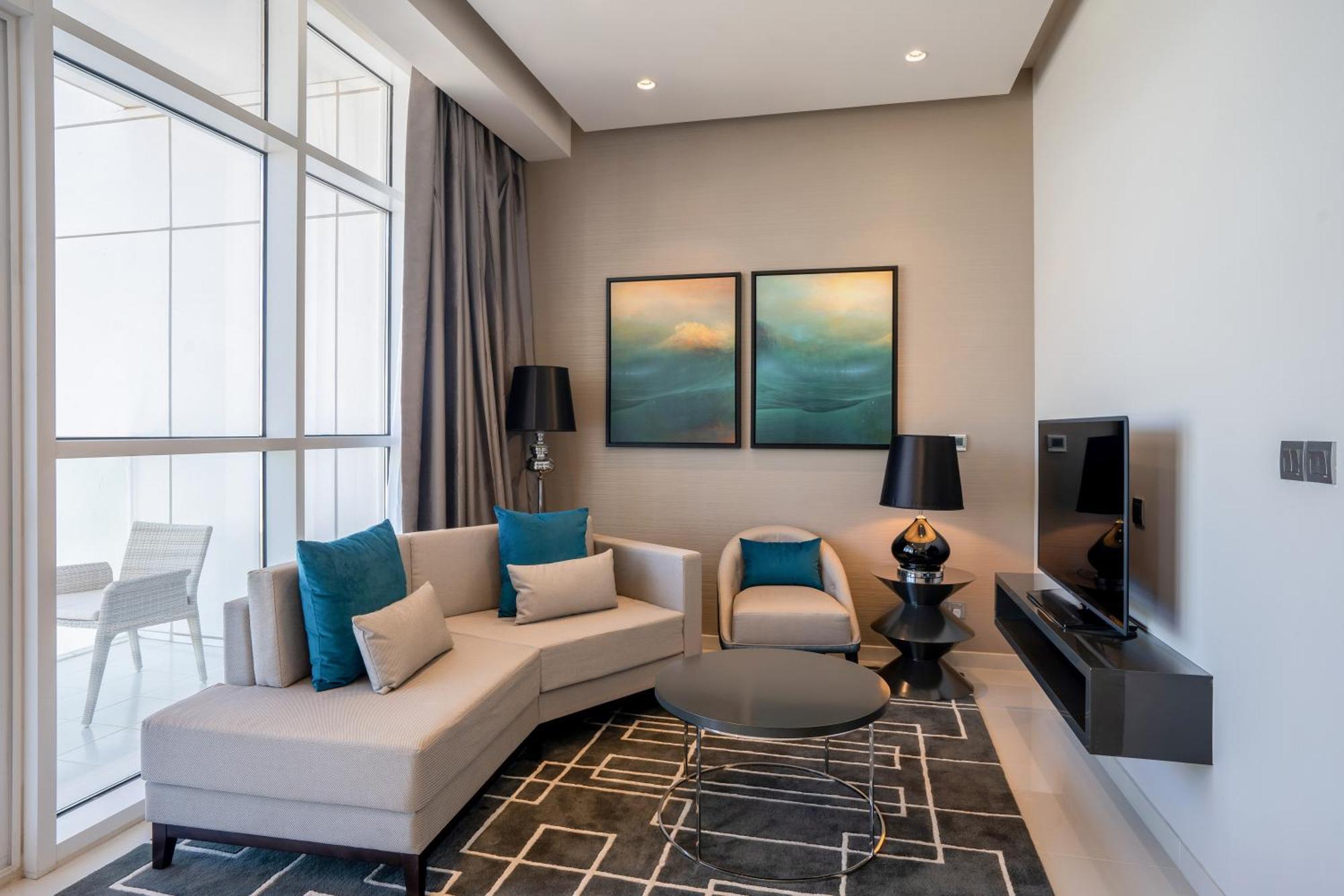 Radisson Dubai Damac Hills Hotell Exteriör bild