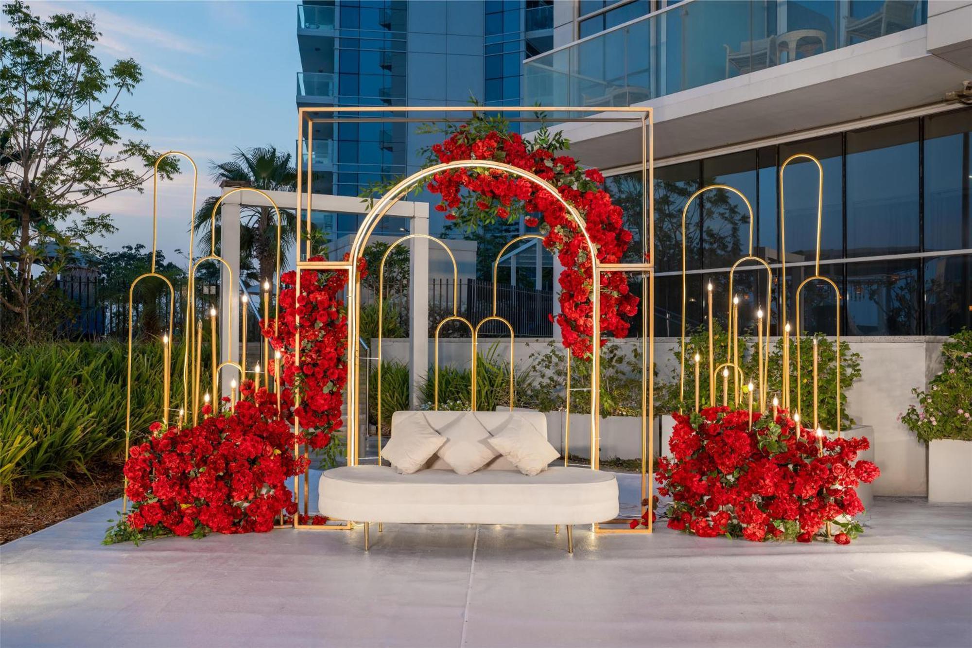 Radisson Dubai Damac Hills Hotell Exteriör bild